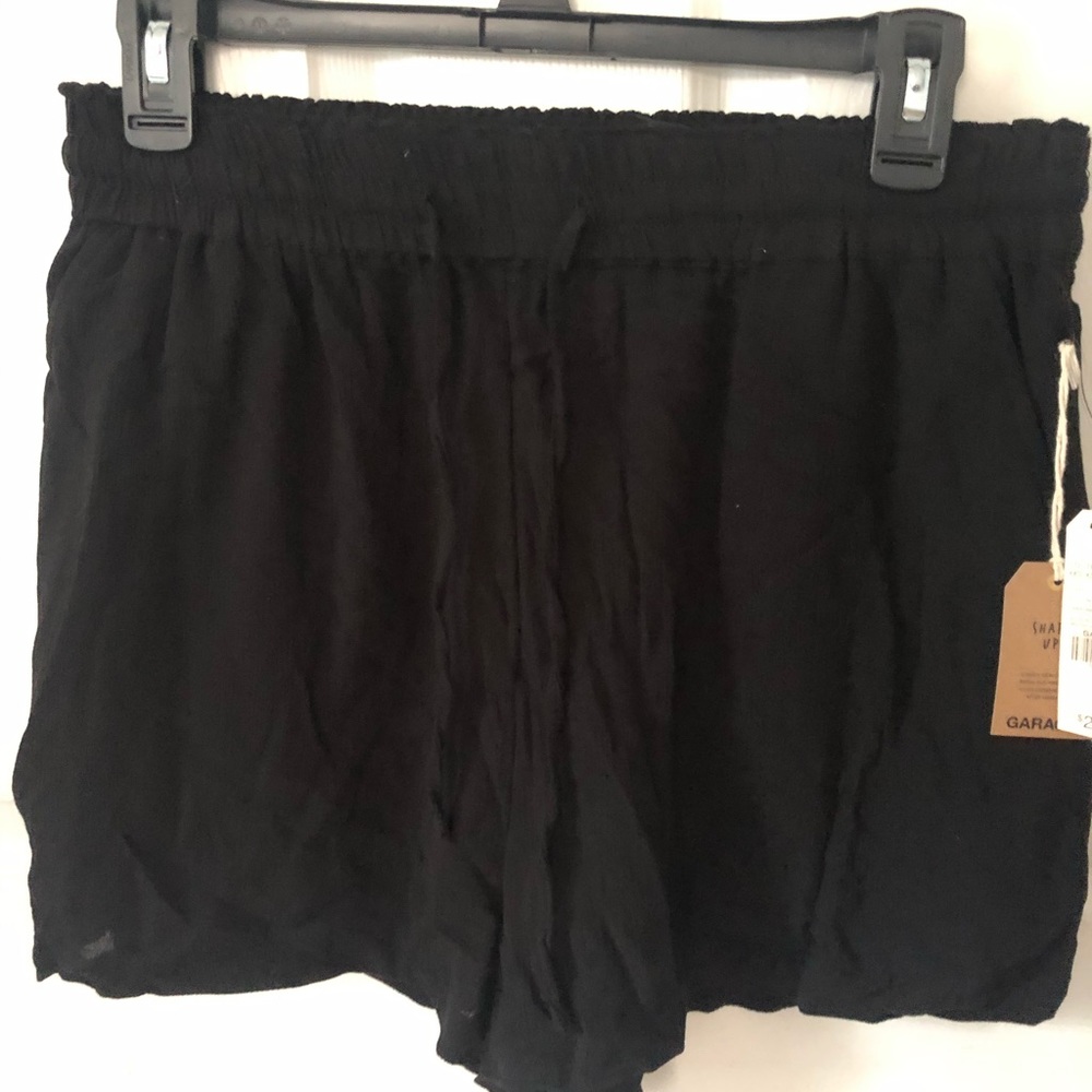New with tags Garage flowy shorts
